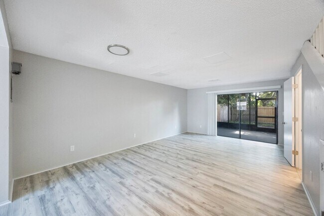 Foto del edificio - Renovated Town Home 2 bedroom 1.5 bath ** ...