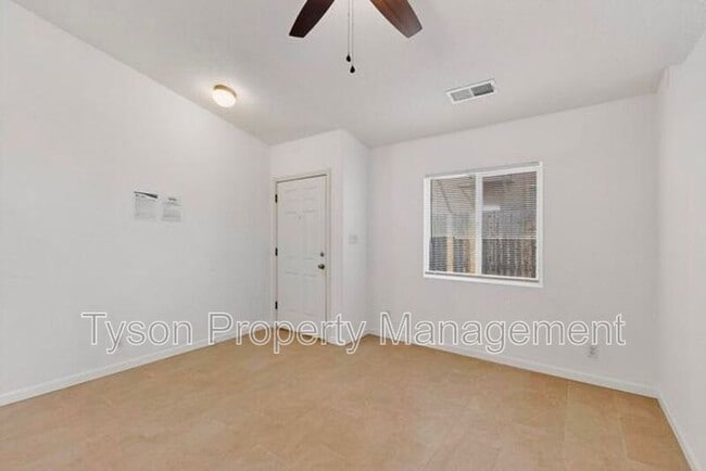 Building Photo - 4740 Jessica Dr NE