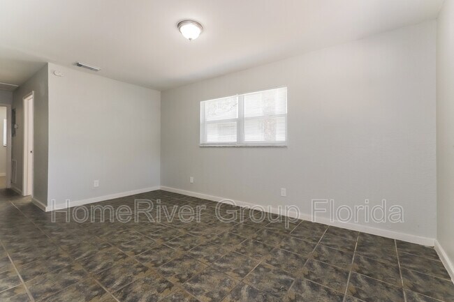 Building Photo - 3409 E 32nd Ave