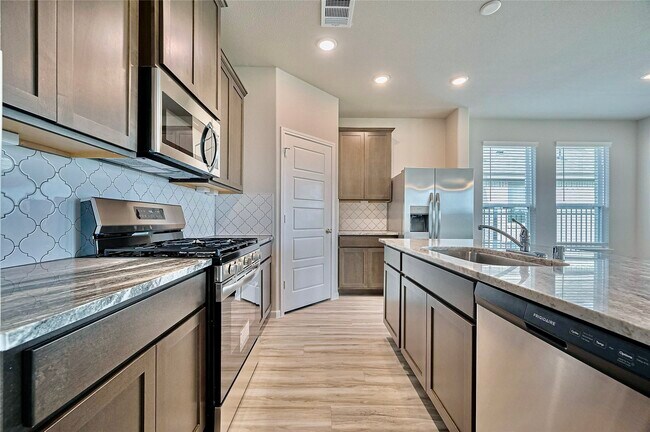 Building Photo - 27231 Blue Pool Dr