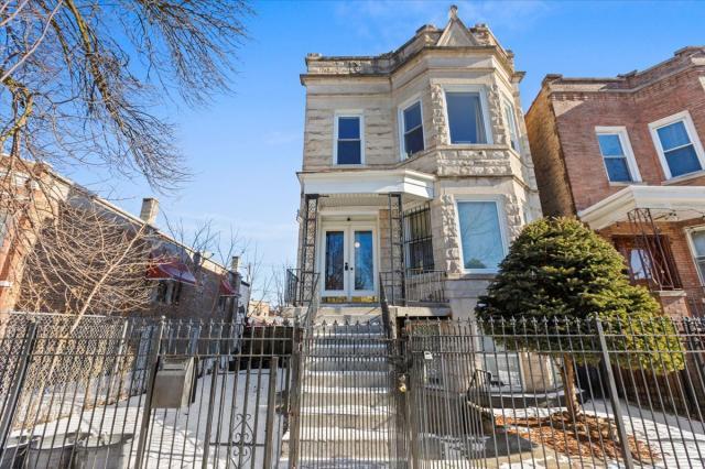 Foto principal - 3 bedroom in Chicago IL 60651