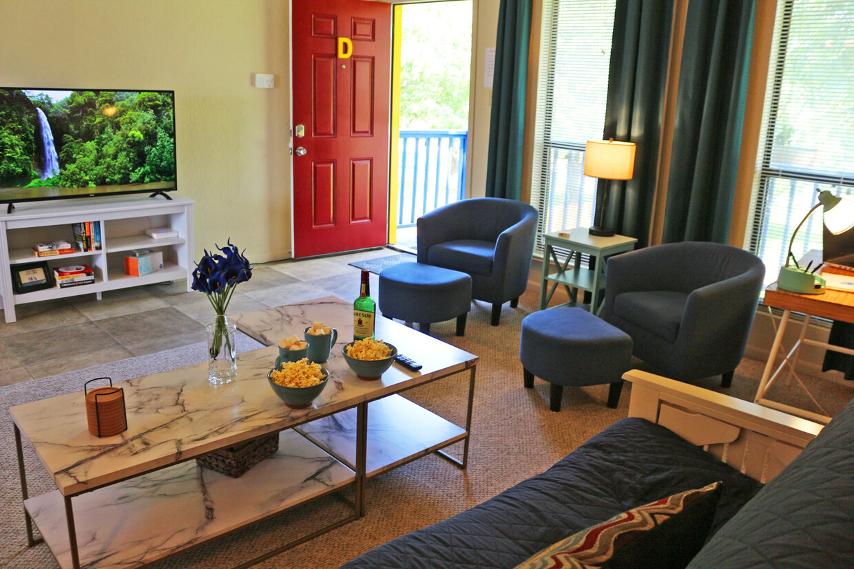 Welcome to Pecan Place Suite D! Large, fully furnished 2 bed/1 bath with laundry and pet friendly - 202 W Wheeler St