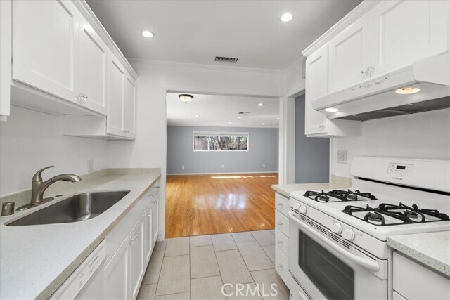 Foto del edificio - 2228 Warfield Ave