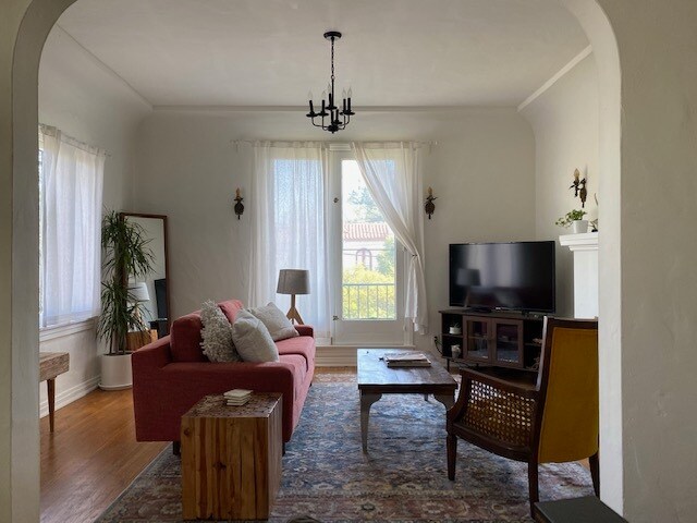 Sala de estar - 805 N La Fayette Park Pl