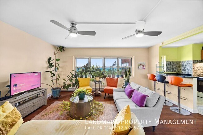 Foto del edificio - 4980 N Marine Dr