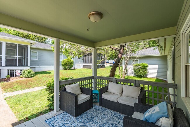 Foto del edificio - Fully Furnished 3BR Apartment in Carrboro!