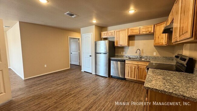 Foto del edificio - 2425 N Ave O