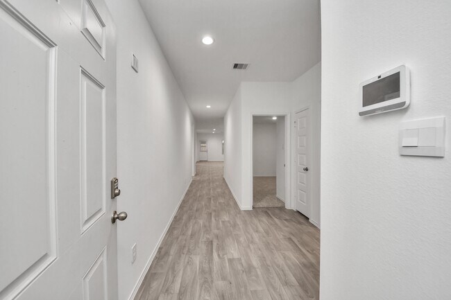 Foto del edificio - 2227 Laurel Bloom Ln