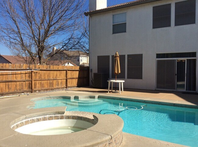 Foto del edificio - INGROUND POOL with pool service provided