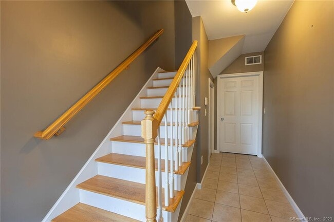 Building Photo - 32 Songbird Ln