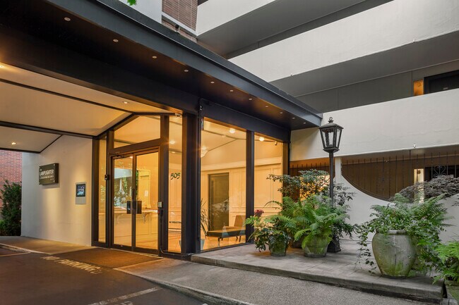 Foto del edificio - 505 Belmont Ave E