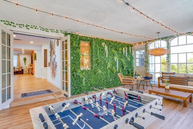 Building Photo - 1814 NW 14th Ave