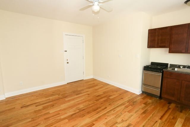 Foto del edificio - 4551 N Damen Ave