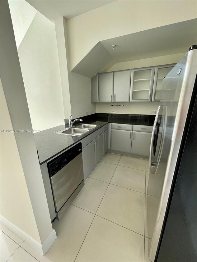 Amazing 1631 Nw S River Dr Photos