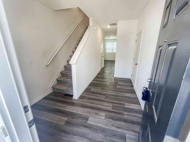Building Photo - Cartersville Townhome - 3BR/2.5BA