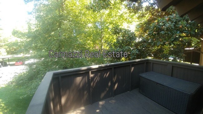 Building Photo - 2241 Woodside Ln