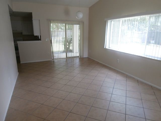 Building Photo - Two bedroom villa