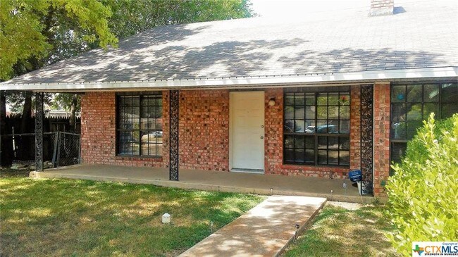 Building Photo - 2906 Trenton Dr