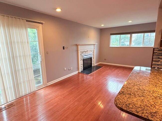 Building Photo - 272 Le Parc Cir
