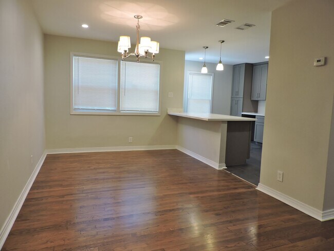Foto del edificio - Remodeled Berkeley Triplex with 2 Bedrooms and 2 and 1/2 Baths