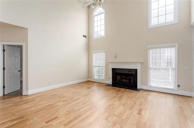 Foto del edificio - 2420 Mill Ridge Trail