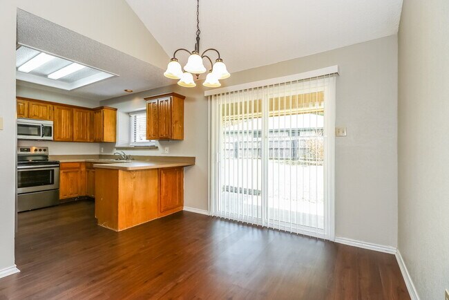 Building Photo - 7933 Clear Brook Cir