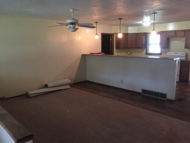 Building Photo - 1243 N Wood Ave