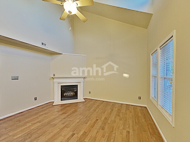 Foto del edificio - 10206 Orchard Grass Ct