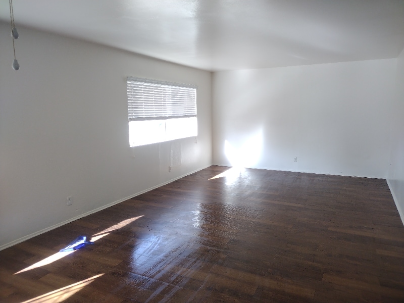 Primary Photo - 1040 E Barnard St