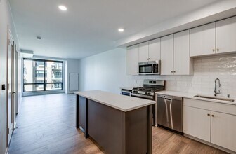 Building Photo - LakeHaus