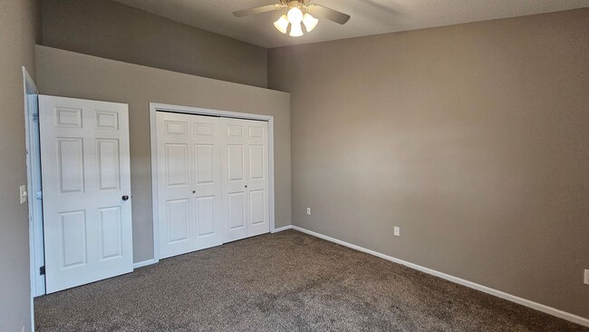 Building Photo - Modern 3-Level Townhouse in a Desirable Ne...