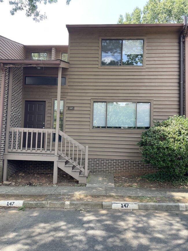 Building Photo - 147 Harvest Dr