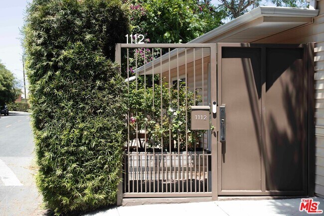 Foto del edificio - 1112 Montecito Dr