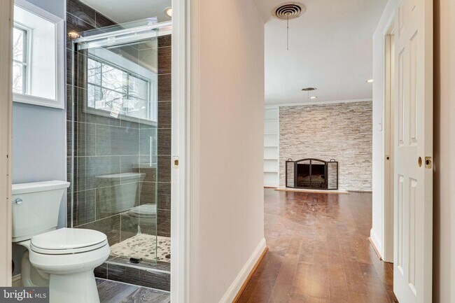 Building Photo - 7013 Bradley Cir