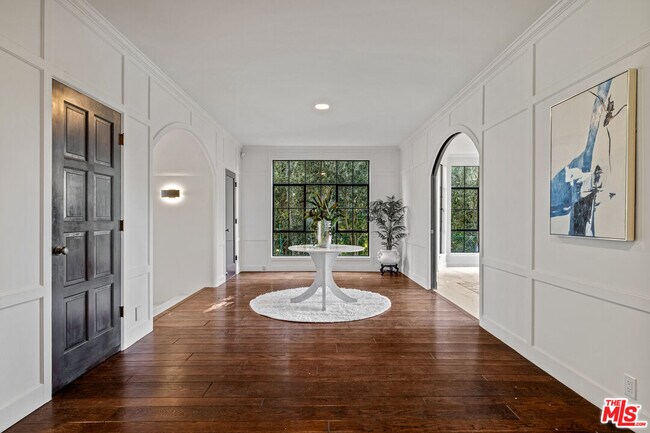 Foto del edificio - 1218 Benedict Canyon Drive