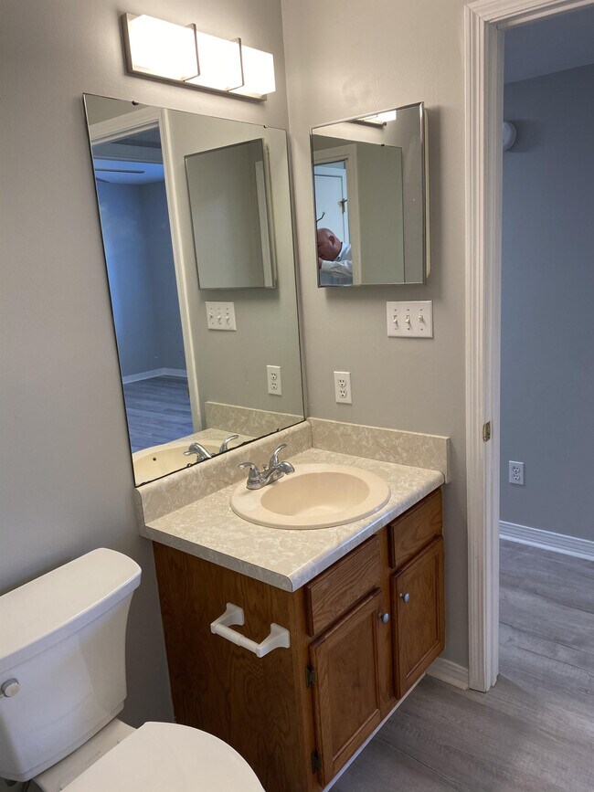 Foto del edificio - 200 Autumn Dr