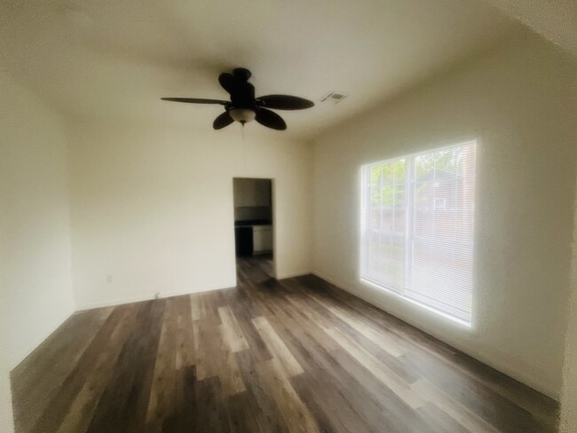 Foto del edificio - 601 Bigbee Dr