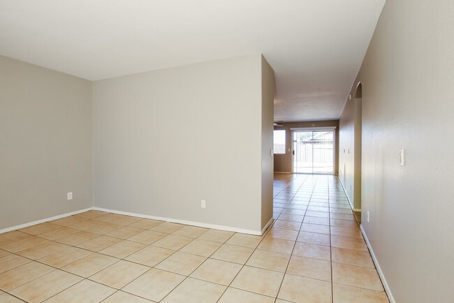 Building Photo - 3326 W Shumway Farm Rd