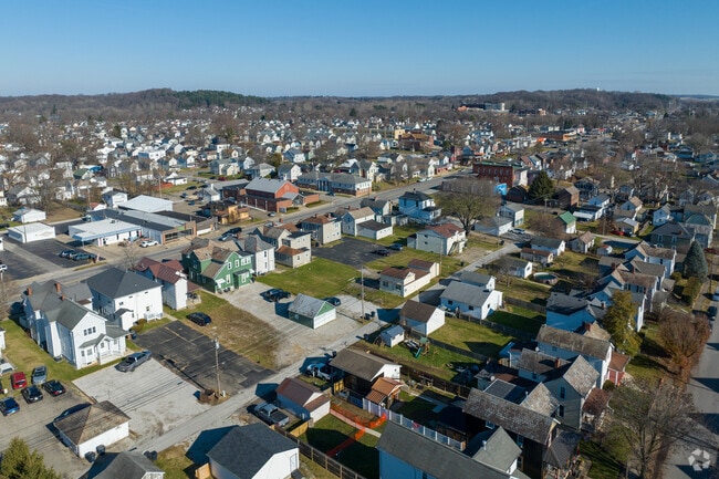 The houses were developed very close to the tree- and sidewalk-lined streets.