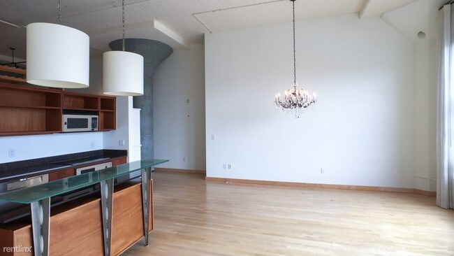 Building Photo - 151 Alice B Toklas Pl