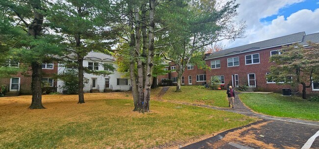 Foto del edificio - 2-bed, 1.5 Bath Brookline Townhouse