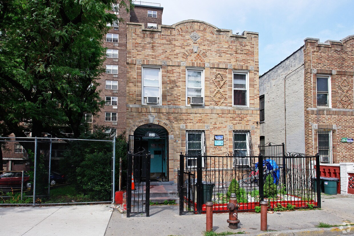 Building Photo - 1231 Harrod Ave