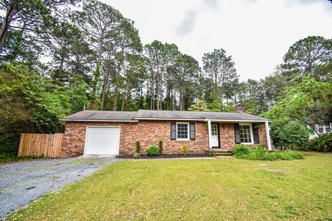 Building Photo - 2 Bedroom 1 Bathroom Home