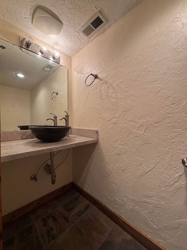 Foto del edificio - MOVE IN SPECIAL! 1 BEDROOM @ JORDAN CREEK ...