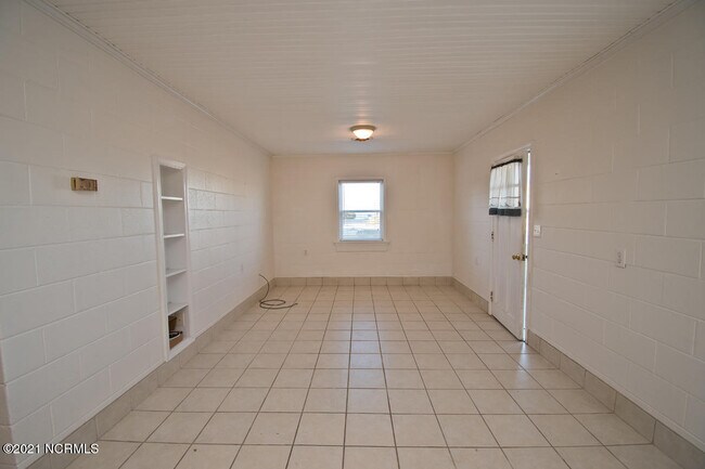 Foto del edificio - 2407 Emerald Dr