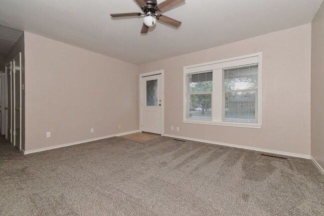 Foto del edificio - 1304 Skyline Dr