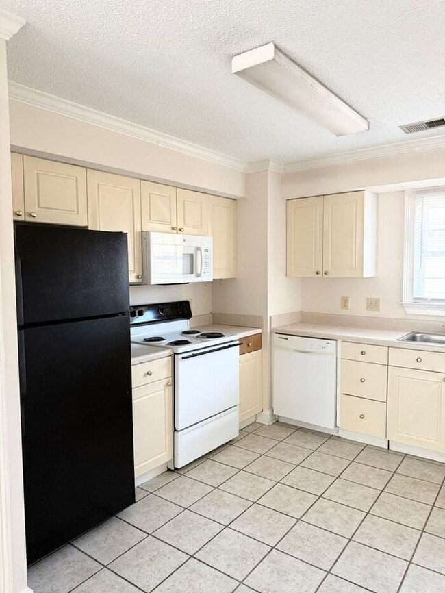 Foto del edificio - Lexington-Offering Self Guided Tour with RENTLY!