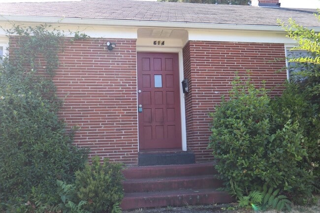 Building Photo - r614beechstduplexv