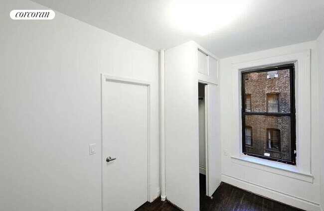 Building Photo - 240 W 15th St