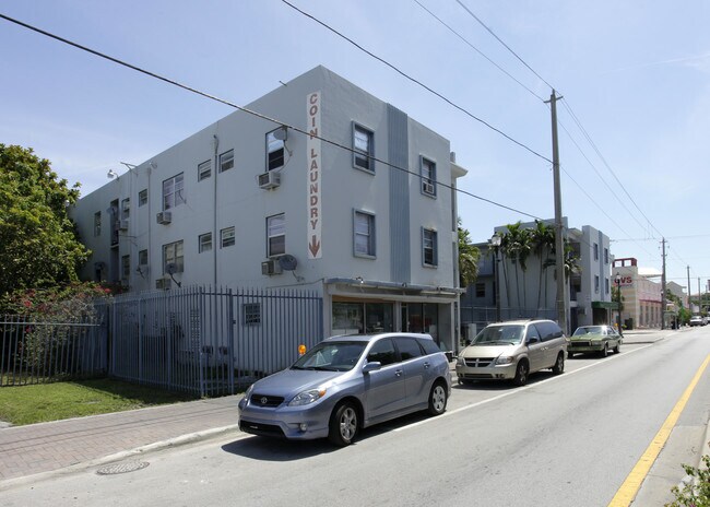 Building Photo - 3301 Grand Ave